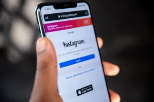 کیا "Link in Bio” کا استعمال انسٹاگرام پر آپ کے ویوز کو واقعی ختم کر دیتا ہے؟ تخلیق کاروں کے لیے حتمی جواب!